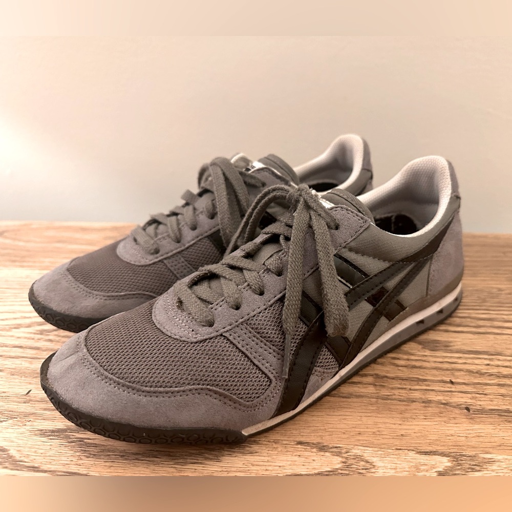 Women’s Onitsuka Tiger by Asics Sneakers Gray/Black - SZ. 7